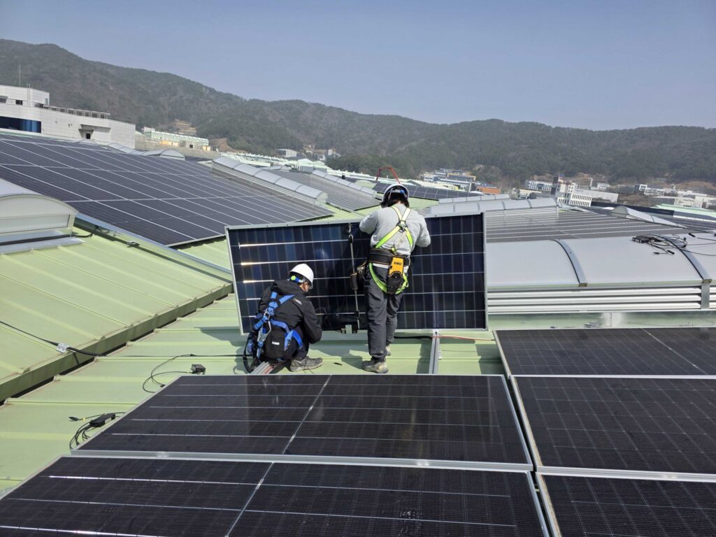 So Sánh DC Optimizer Vs Microinverter/String Inverter 2 large project use dc optimizer in vietnam